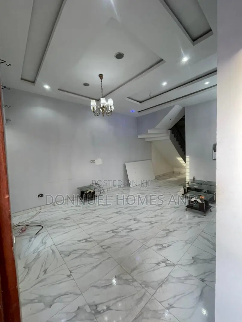 4bdrm Duplex in Ikota for rent in Ikota