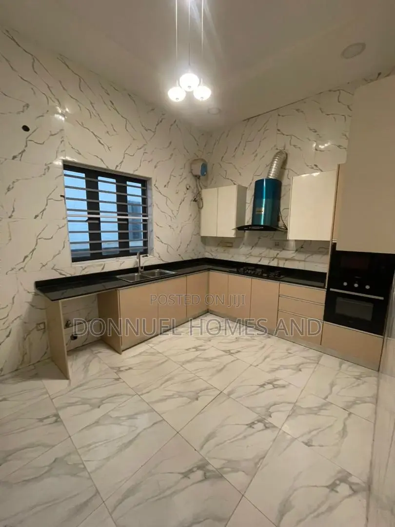 4bdrm Duplex in Ikota for rent in Ikota