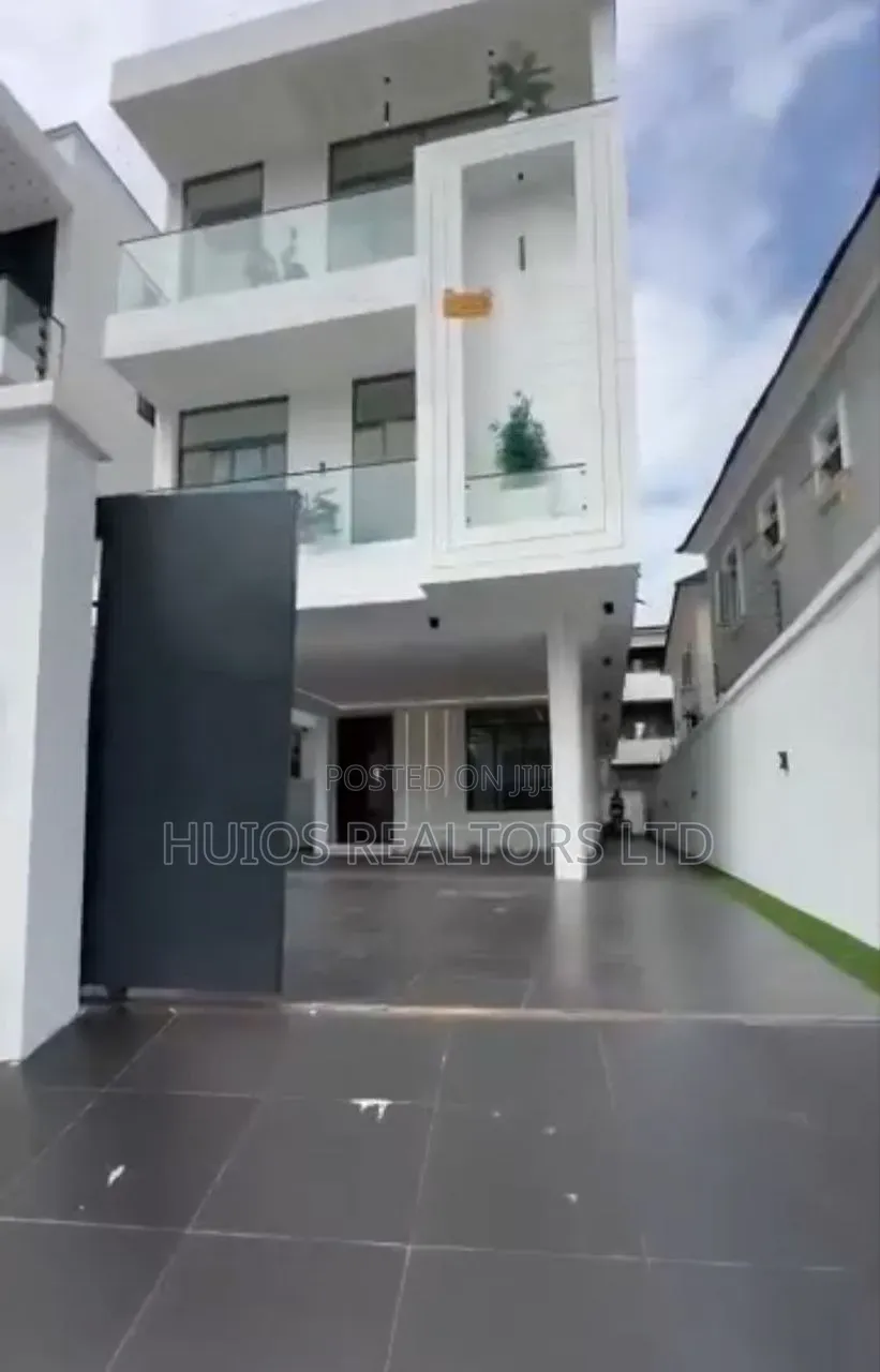 6bdrm Duplex in Chevron for sale in Chevron