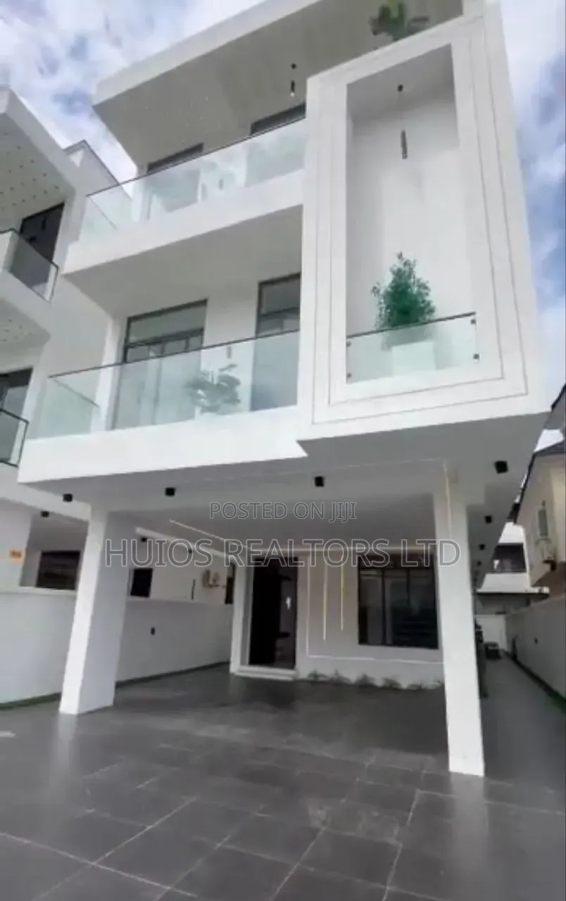 6bdrm Duplex in Chevron for sale in Chevron