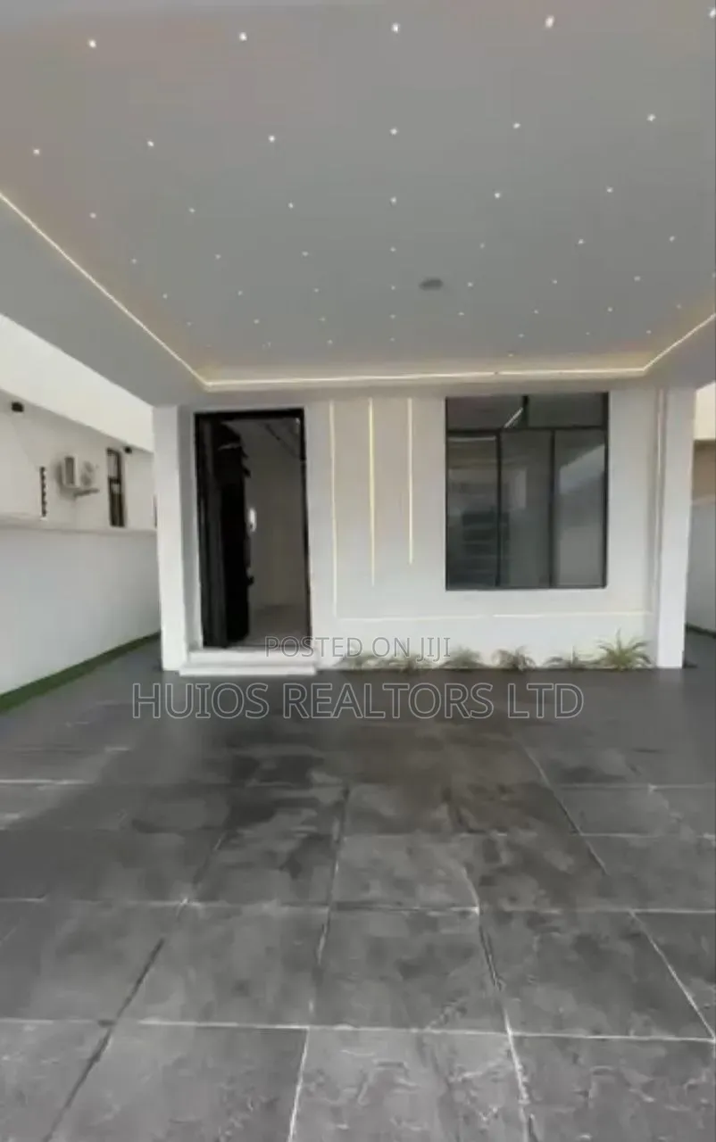 6bdrm Duplex in Chevron for sale in Chevron