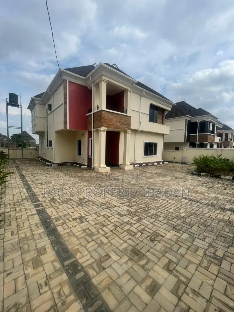 4bdrm Duplex in Carlton Gate Estate, Akobo for rent in Akobo