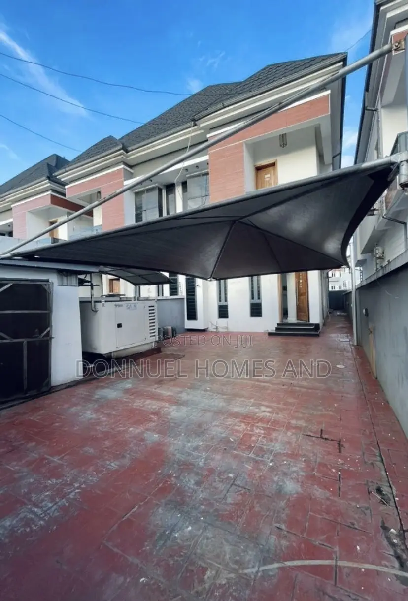 4bdrm Duplex in Ikota for rent in Ikota