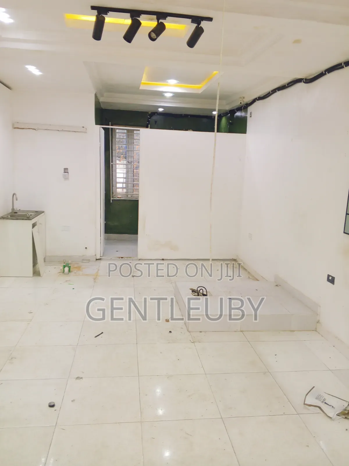 40 SQM Shop Space for Rent, Lekki Phase 2 in Lekki Phase 1