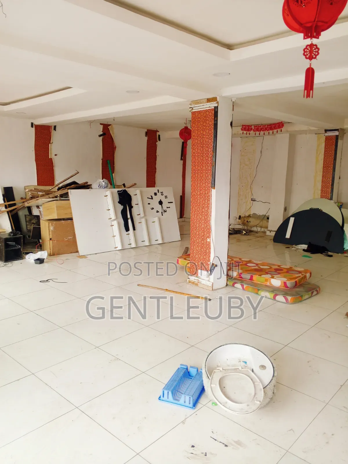 80 SQM Office/ Shop Space for Rent, Lekki Phase 2 in Lekki Phase 1