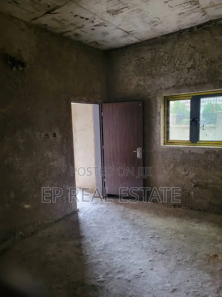 3bdrm Block of Flats in Kaura for sale in Kaura