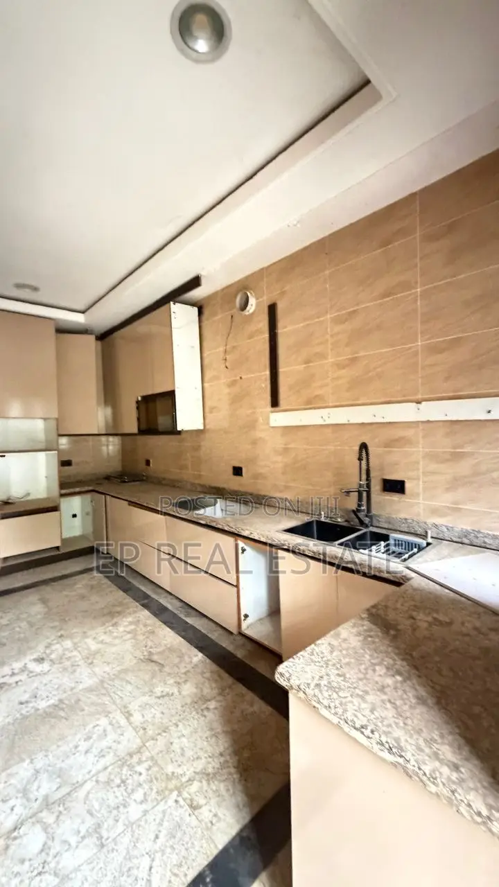 4bdrm Duplex in Kaura for sale in Kaura