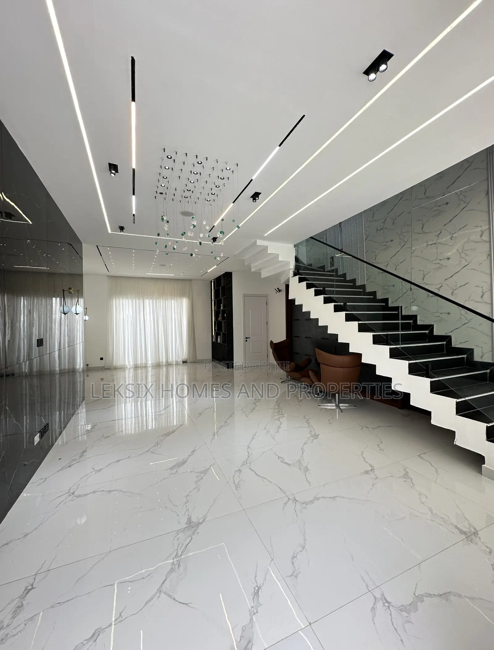 5bdrm Townhouse/Terrace in A Well Secured, Lekki Phase 1 for sale in Lekki Phase 1