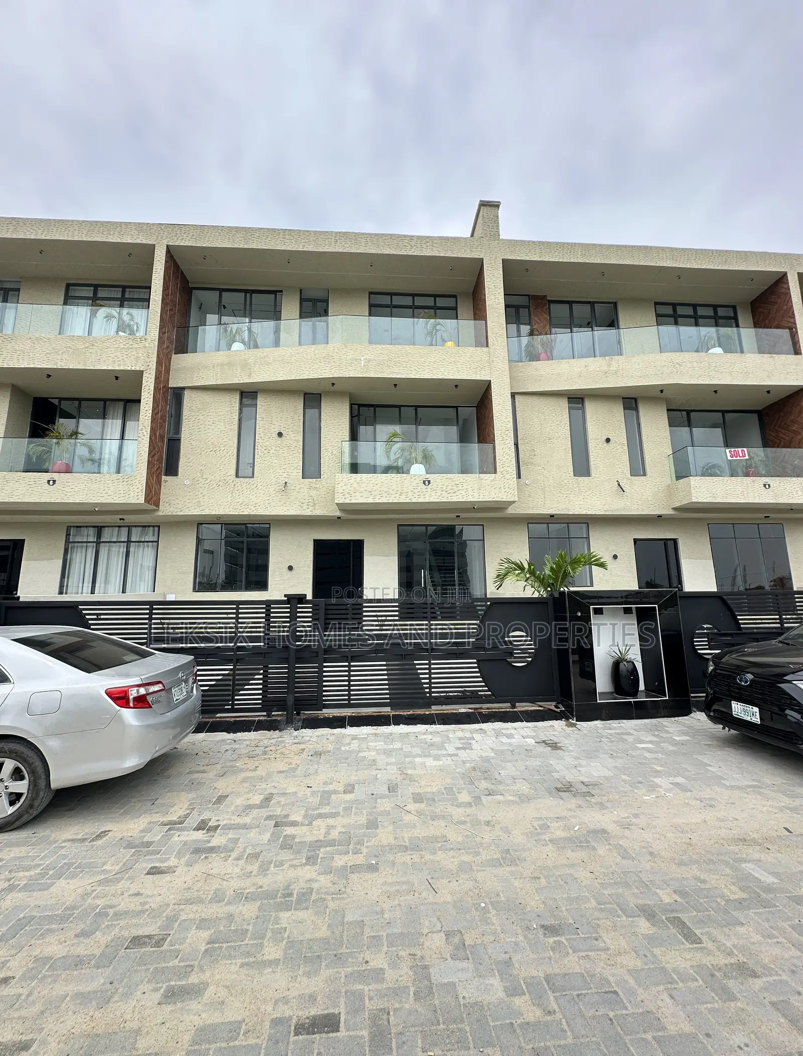 5bdrm Townhouse/Terrace in A Well Secured, Lekki Phase 1 for sale in Lekki Phase 1