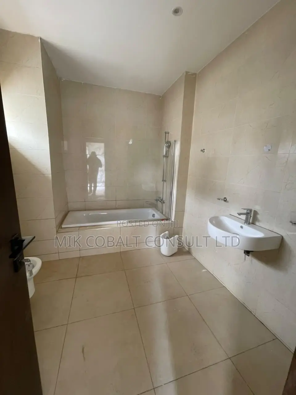 4bdrm Duplex in Close To Godab, Life Camp for rent in Life Camp