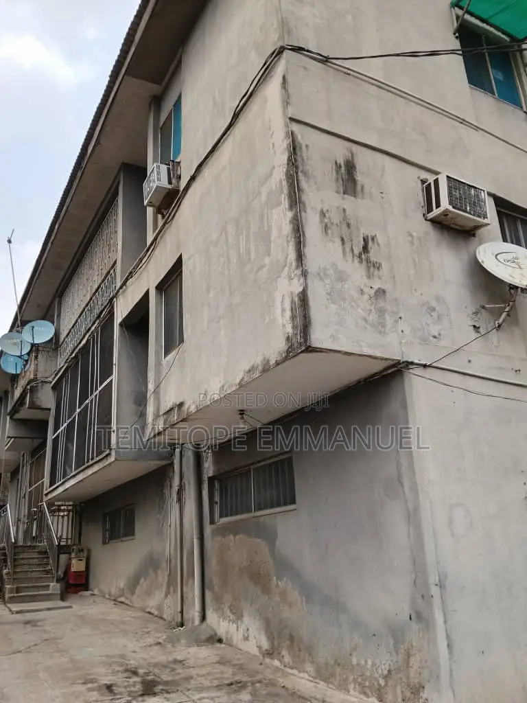 12bdrm House in Cement for sale in Cement