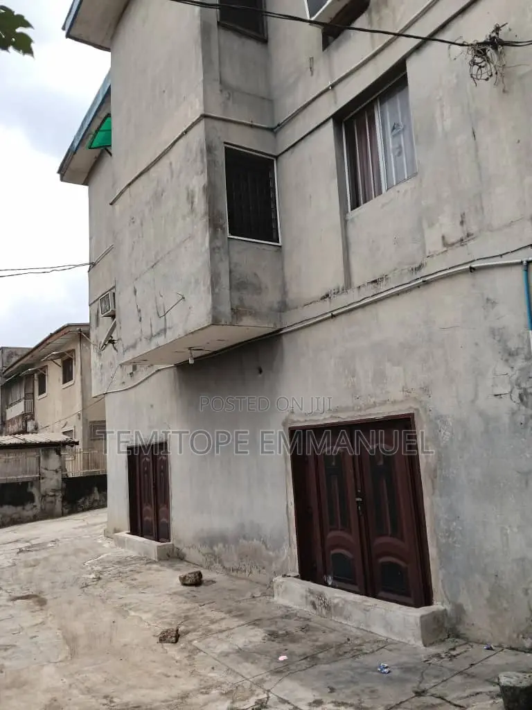 12bdrm House in Cement for sale in Cement