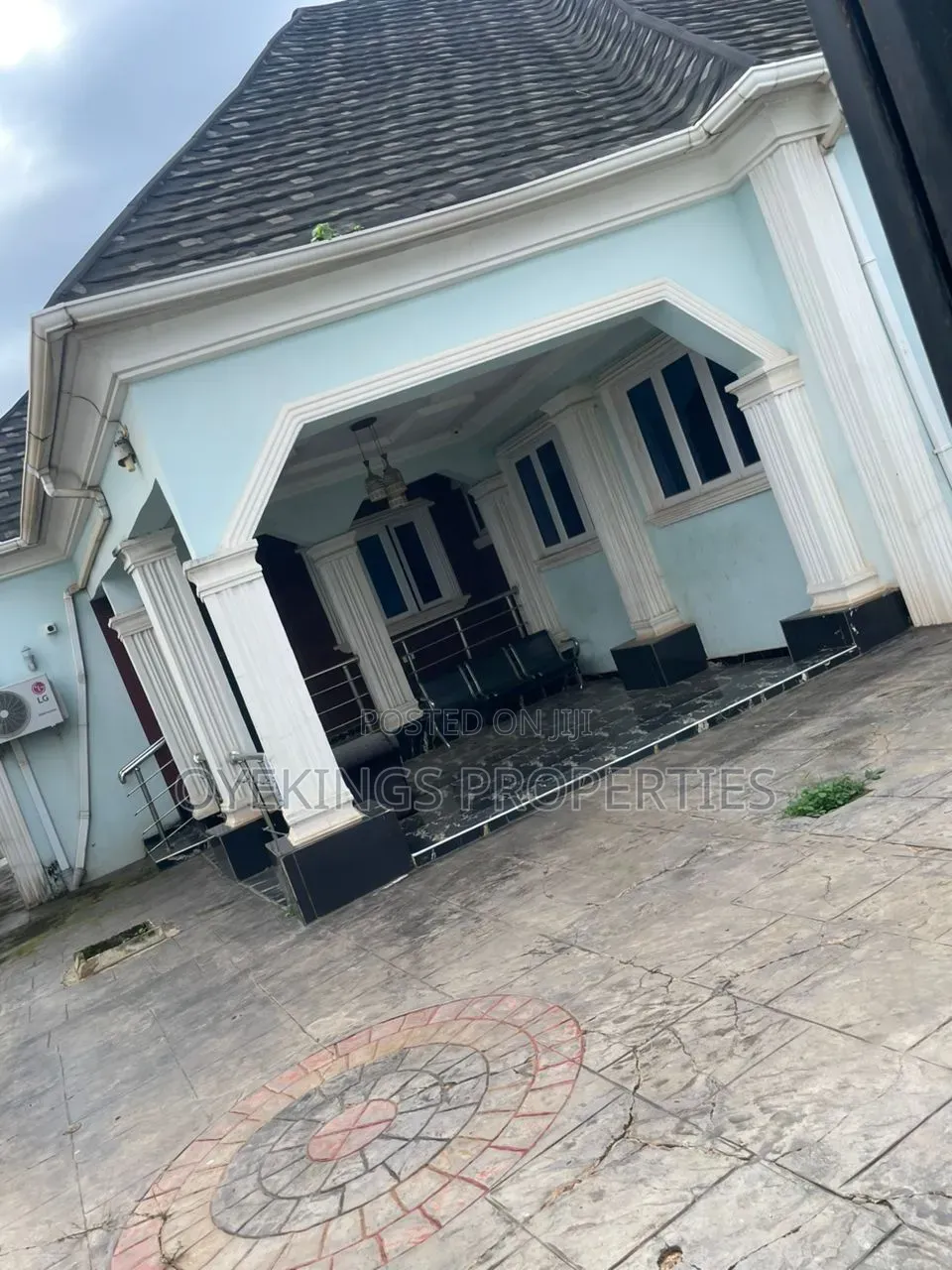 4bdrm Bungalow in Tireadara Estate, Oluyole for sale in Oluyole