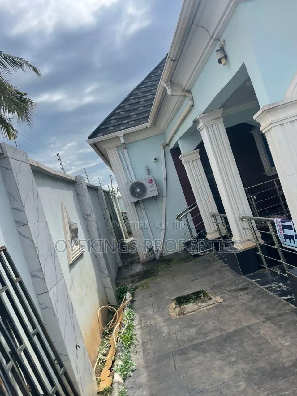 4bdrm Bungalow in Tireadara Estate, Oluyole for sale in Oluyole
