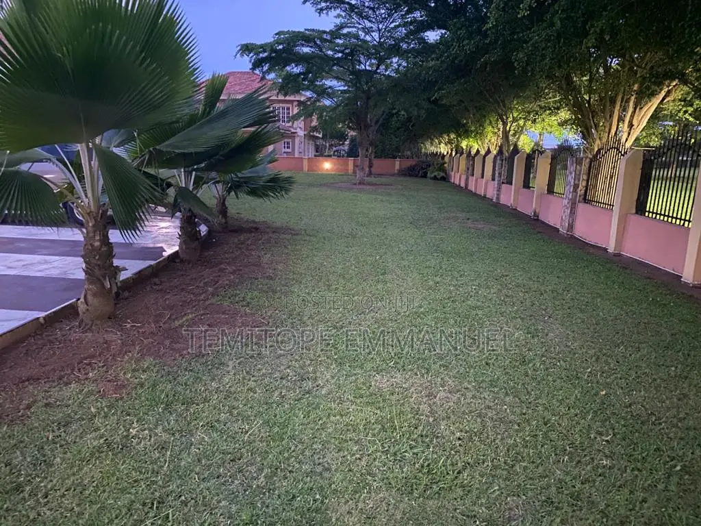 Furnished 8bdrm Duplex in Ajah for sale in Ajah