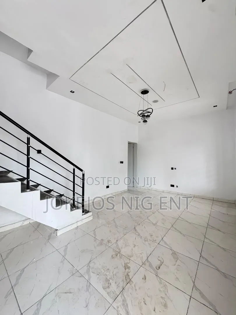 3bdrm Townhouse/Terrace in Thomas Estate Ajah, Off Lekki-Epe Expressway in Off Lekki-Epe Expressway