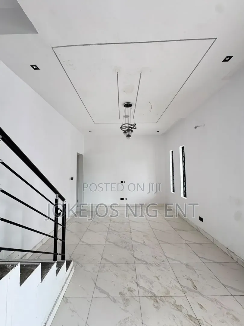 3bdrm Townhouse/Terrace in Thomas Estate Ajah, Off Lekki-Epe Expressway in Off Lekki-Epe Expressway