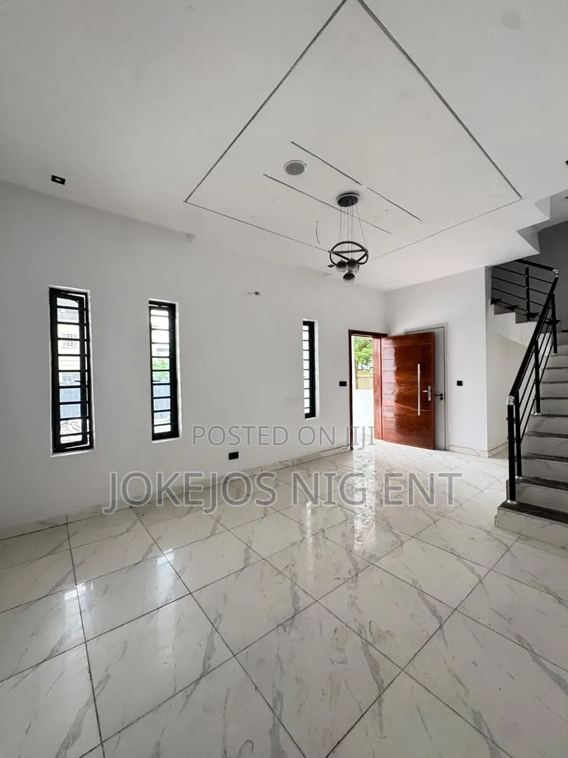 3bdrm Townhouse/Terrace in Thomas Estate Ajah, Off Lekki-Epe Expressway in Off Lekki-Epe Expressway