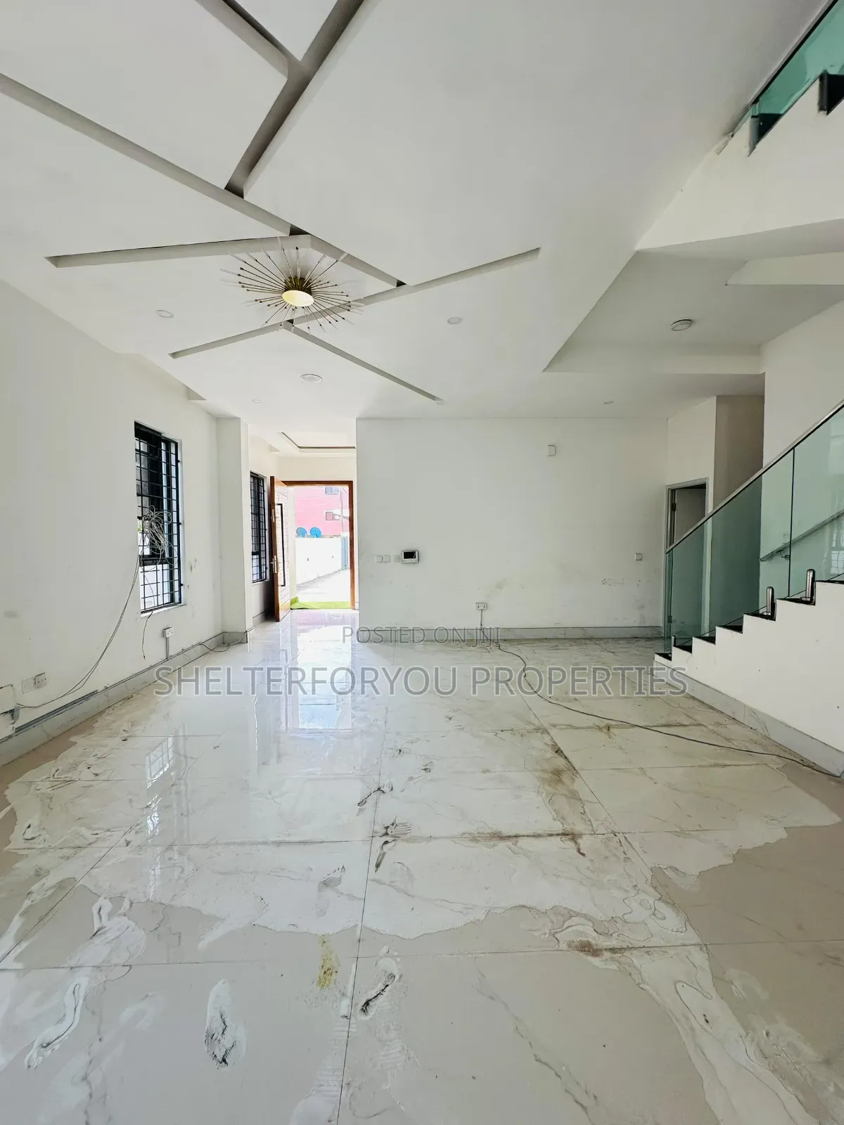 5bdrm Duplex in Lekki Phase 1 for sale in Lekki Phase 1