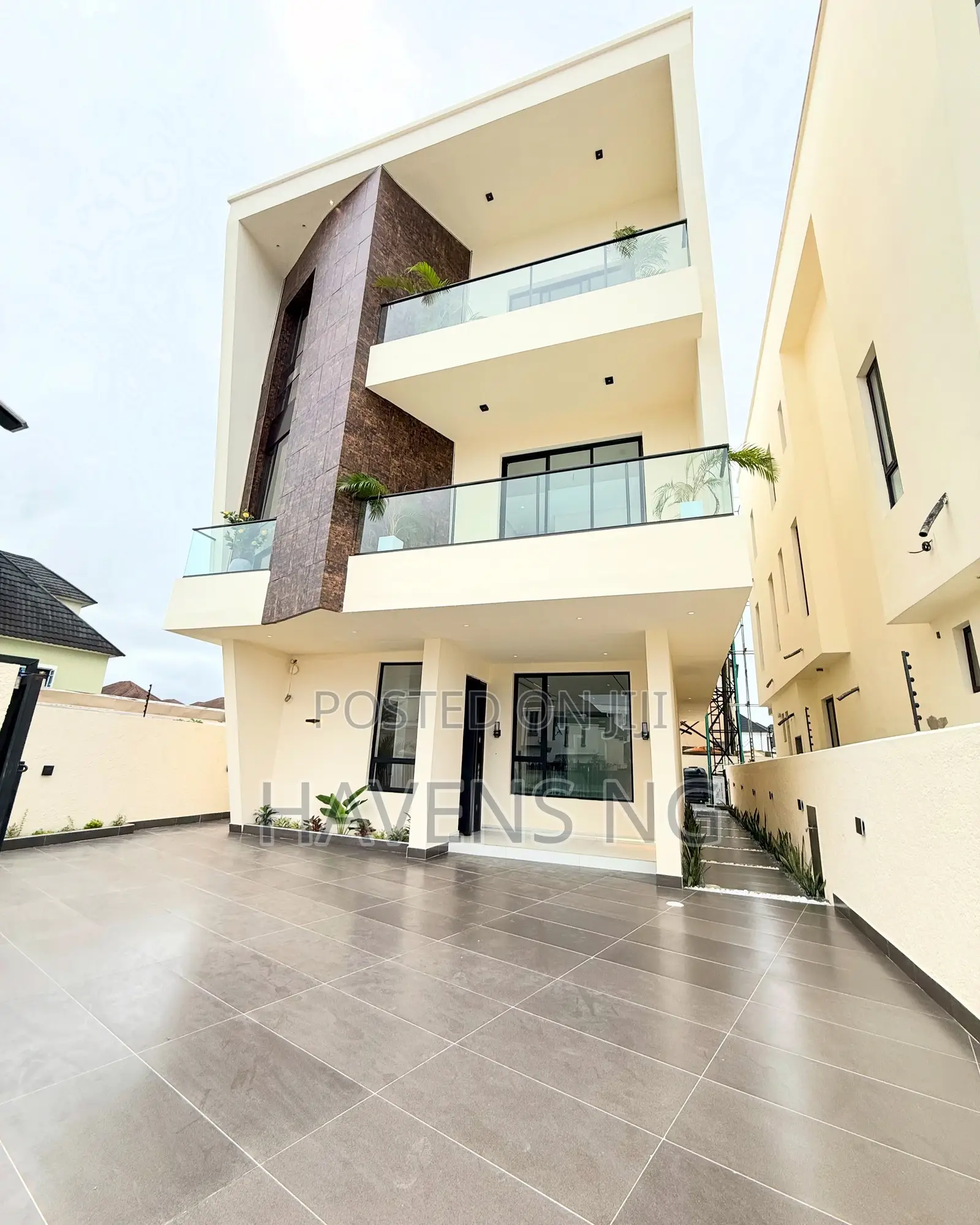 5bdrm Duplex in Lekki Phase 2 for sale in Lekki Phase 2