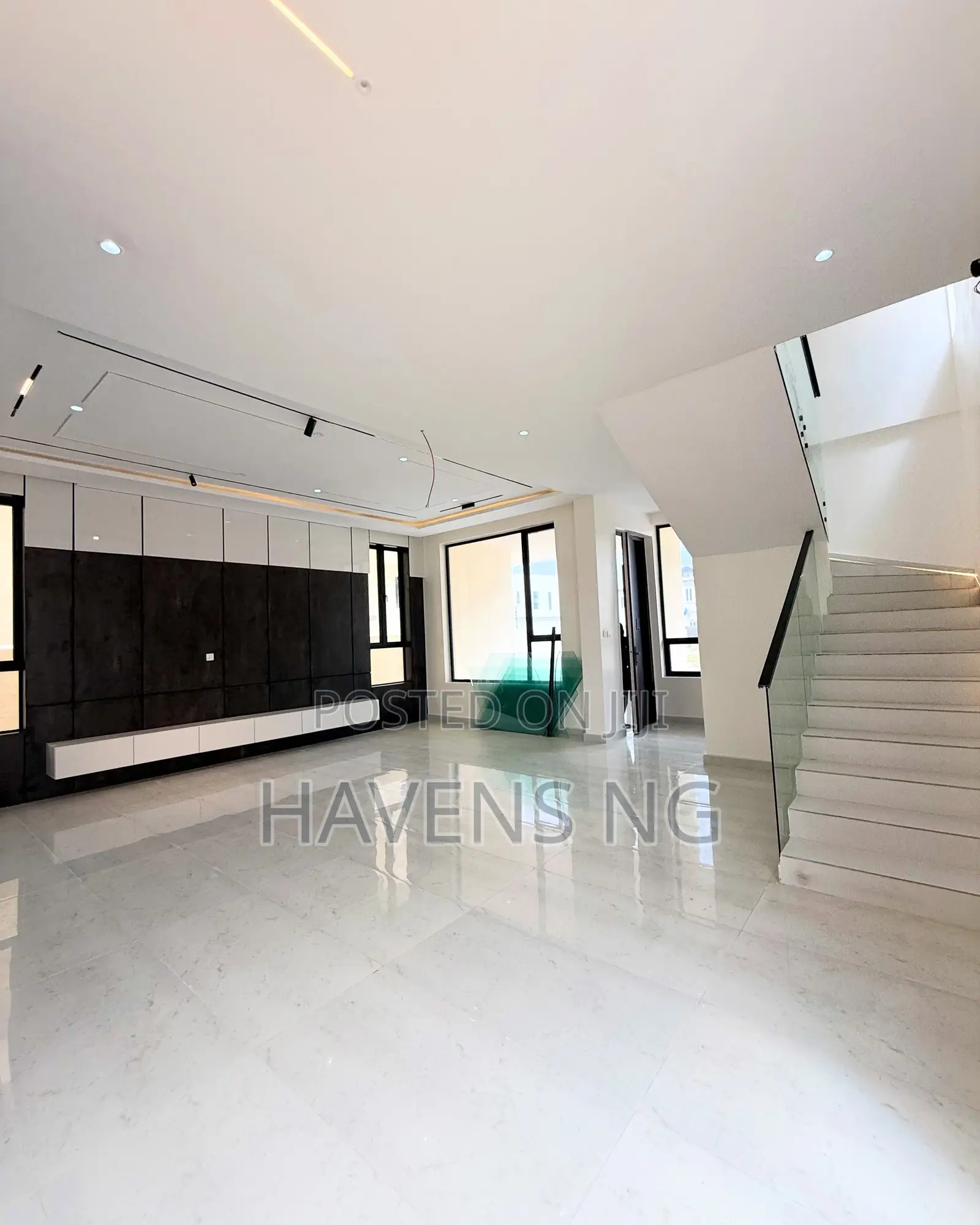 5bdrm Duplex in Lekki Phase 2 for sale in Lekki Phase 2
