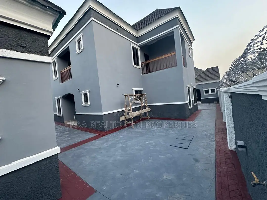 4-Bedroom Fully Detached Duplex With Double Parlour in Apo Resettlement
