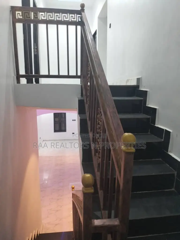 4-Bedroom Fully Detached Duplex With Double Parlour in Apo Resettlement