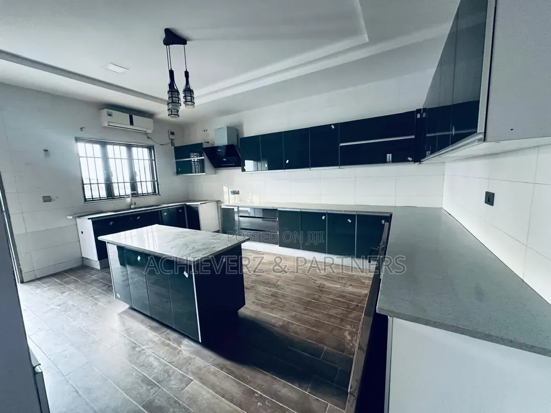 5bdrm Duplex in Zone 2 / Wuse for rent in Zone 2 / Wuse
