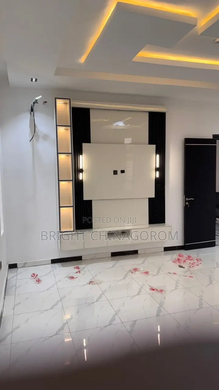 Newly Built Duplex in Crown Estate