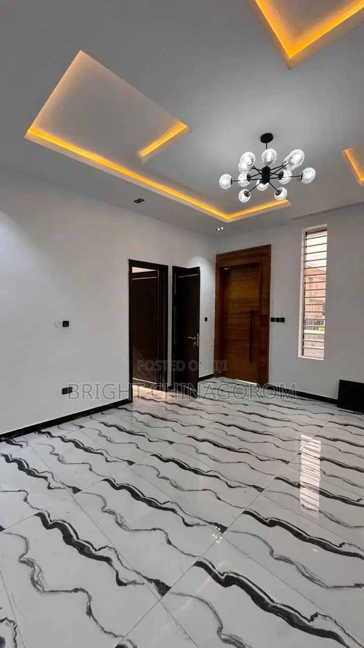 Newly Built Duplex in Crown Estate