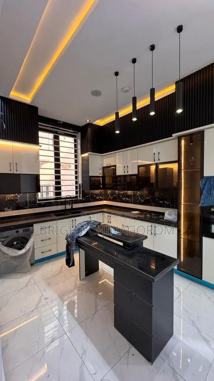 Newly Built Duplex in Crown Estate