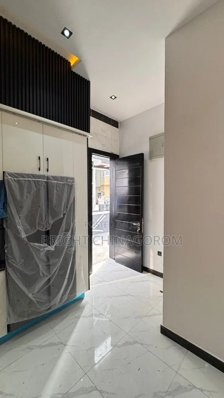Newly Built Duplex in Crown Estate