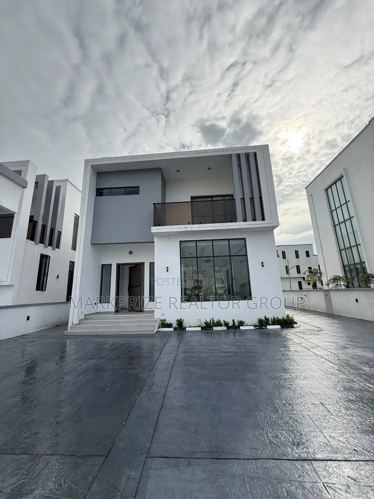 4bdrm Duplex in Royal Gardens, Omole Phase 1 for sale in Omole Phase 1