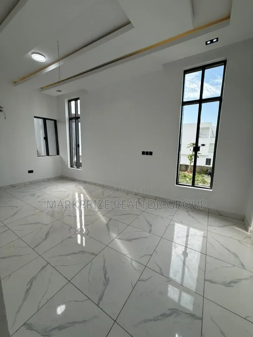 4bdrm Duplex in Royal Gardens, Omole Phase 1 for sale in Omole Phase 1