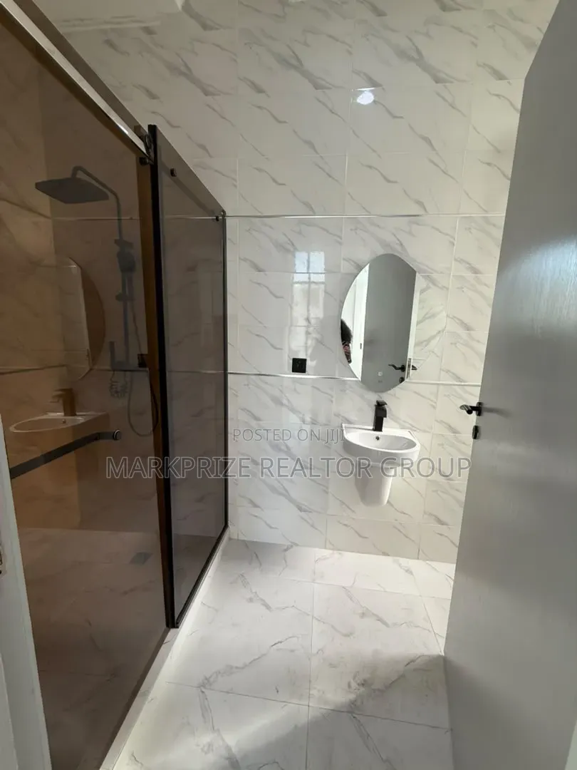 4bdrm Duplex in Royal Gardens, Omole Phase 1 for sale in Omole Phase 1