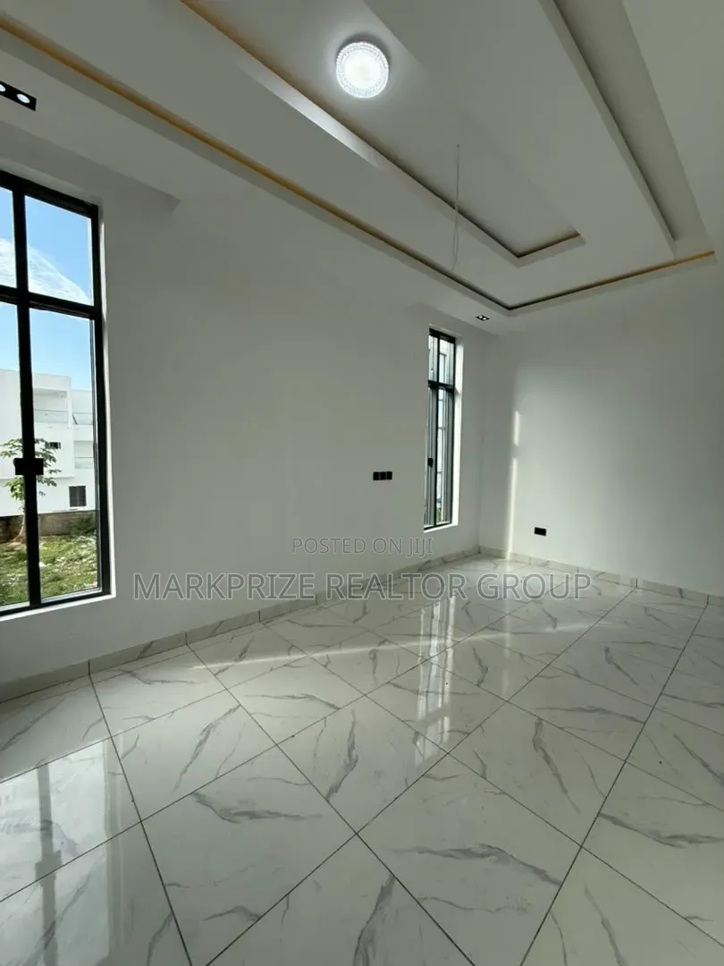 4bdrm Duplex in Royal Gardens, Omole Phase 1 for sale in Omole Phase 1