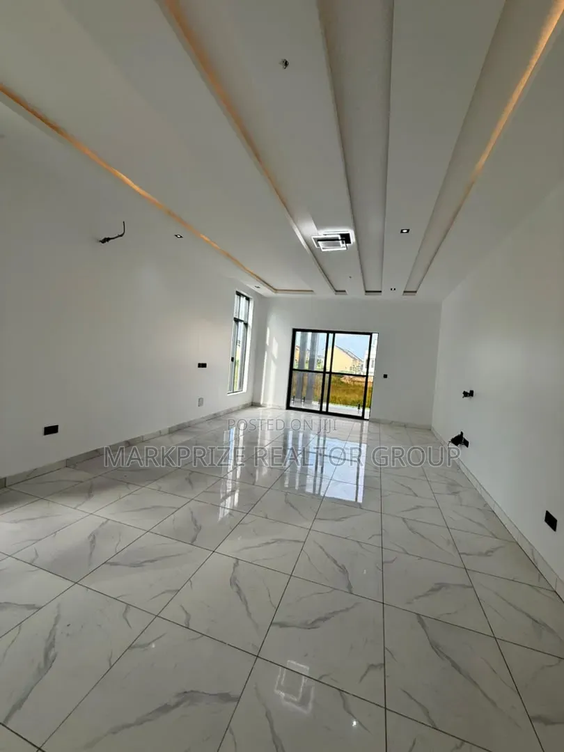 4bdrm Duplex in Royal Gardens, Omole Phase 1 for sale in Omole Phase 1