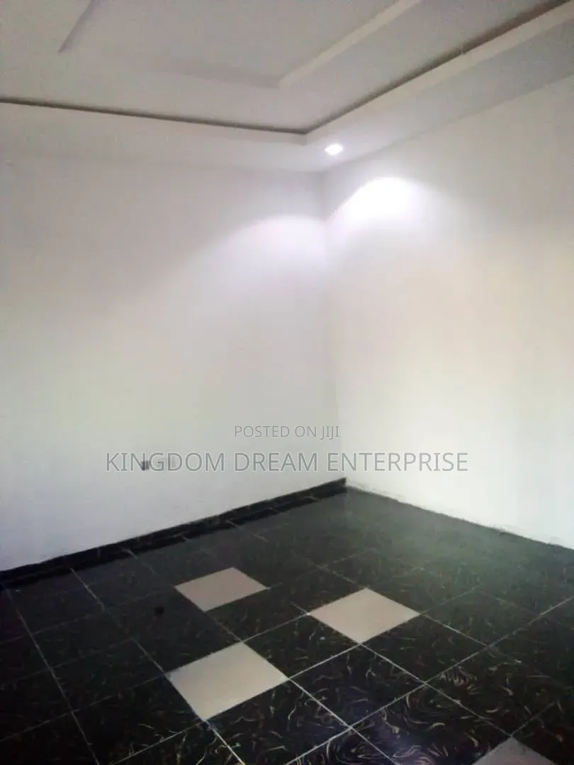 Commercial Space 300sqm 300million Title: Will and Survey Plan in Apapa Road