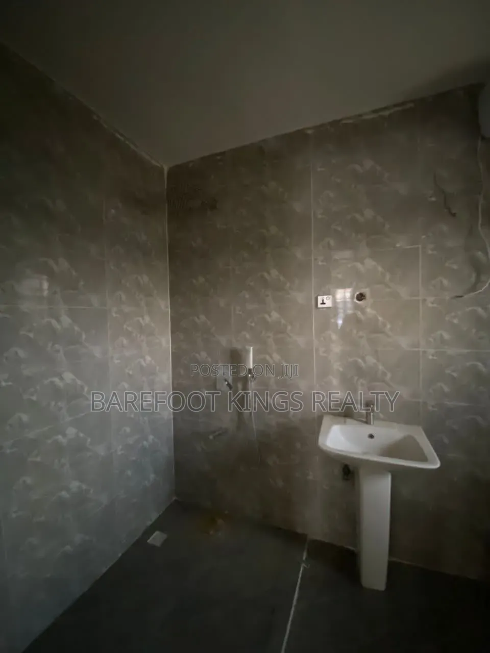 1bdrm Block of Flats in Abijo for sale in Abijo