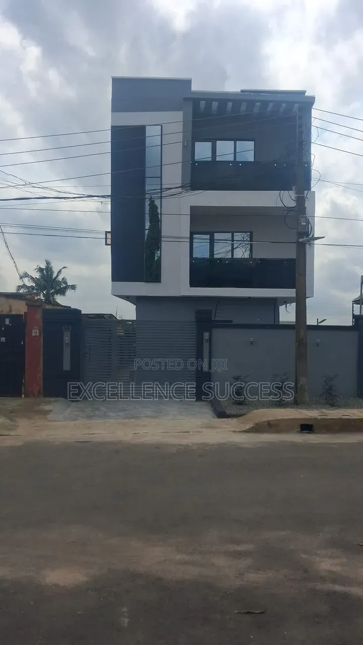 4bdrm Duplex in GRA Phase 1 for sale in GRA Phase 1