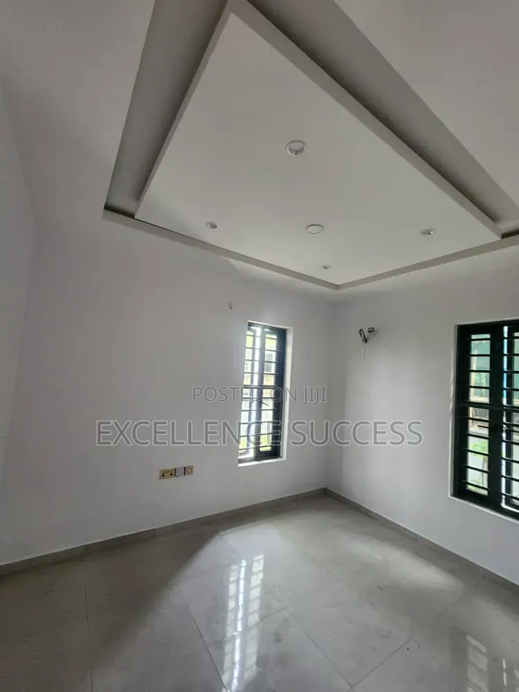 4bdrm Duplex in GRA Phase 1 for sale in GRA Phase 1