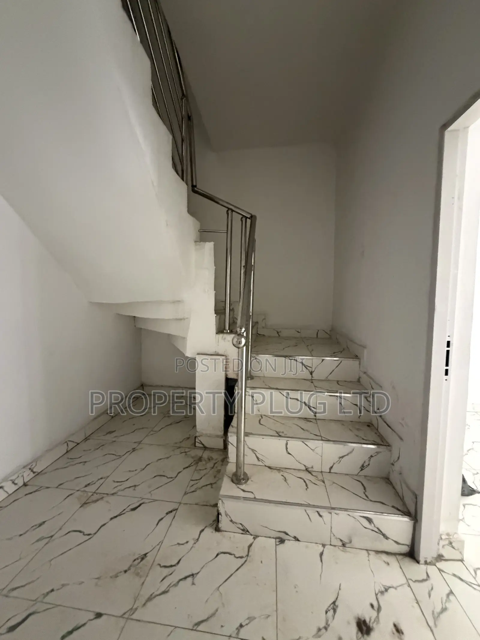 4bdrm Townhouse/Terrace in Idu for sale in Idu