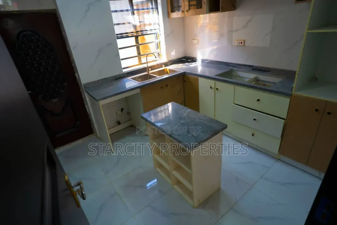 Furnished 2bdrm Townhouse/Terrace in Pantheon Bridge, Lafiaji for sale in Lafiaji