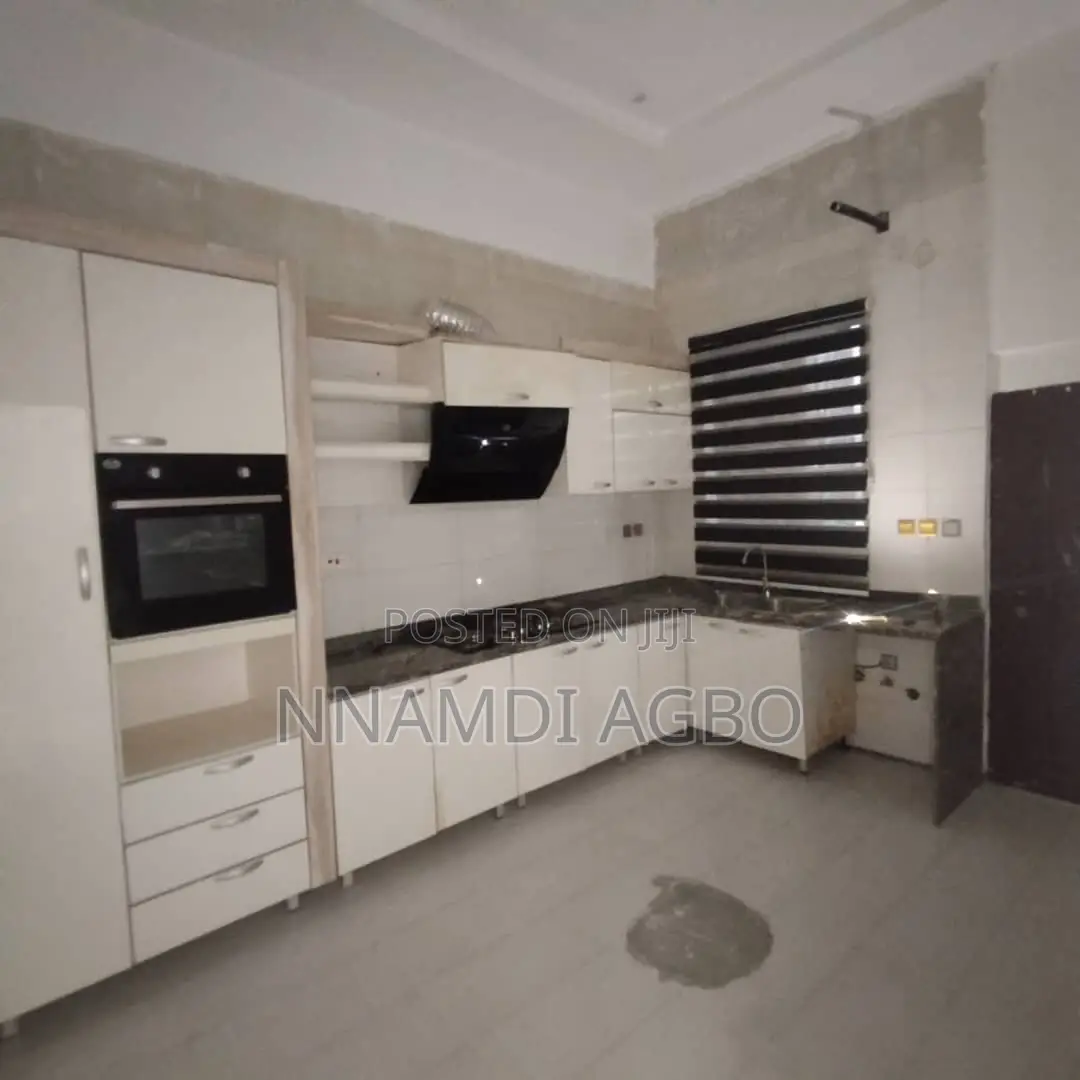 4bdrm Duplex in Lafiaji for rent in Lafiaji