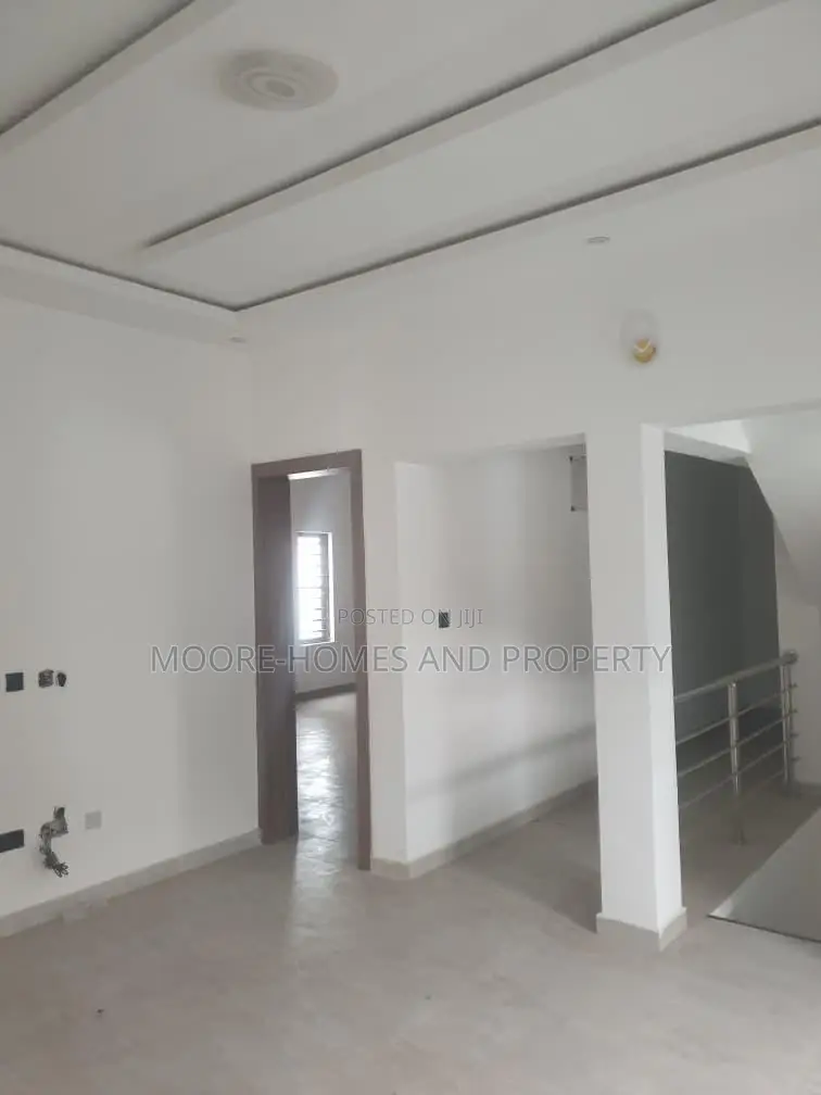 6bdrm Duplex in Magodo Phase 2 for sale in GRA Phase 2 Shangisha
