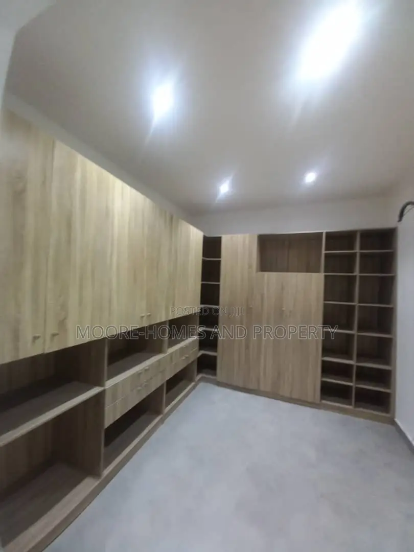 6bdrm Duplex in Magodo Phase 2 for sale in GRA Phase 2 Shangisha