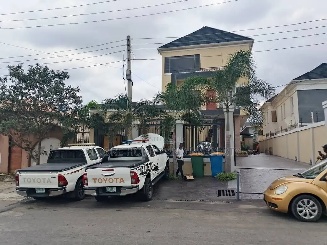 6bdrm Duplex in Magodo Phase 2 for sale in GRA Phase 2 Shangisha