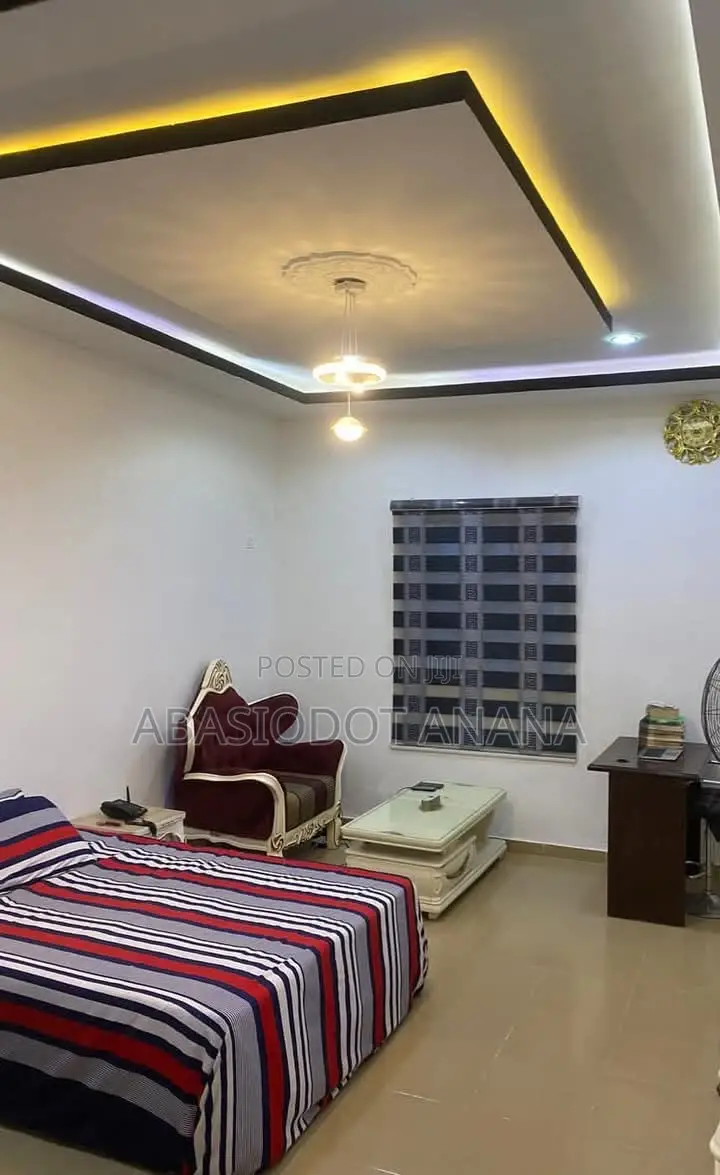 3bdrm Bungalow in Oron Road, Uyo for rent in Uyo