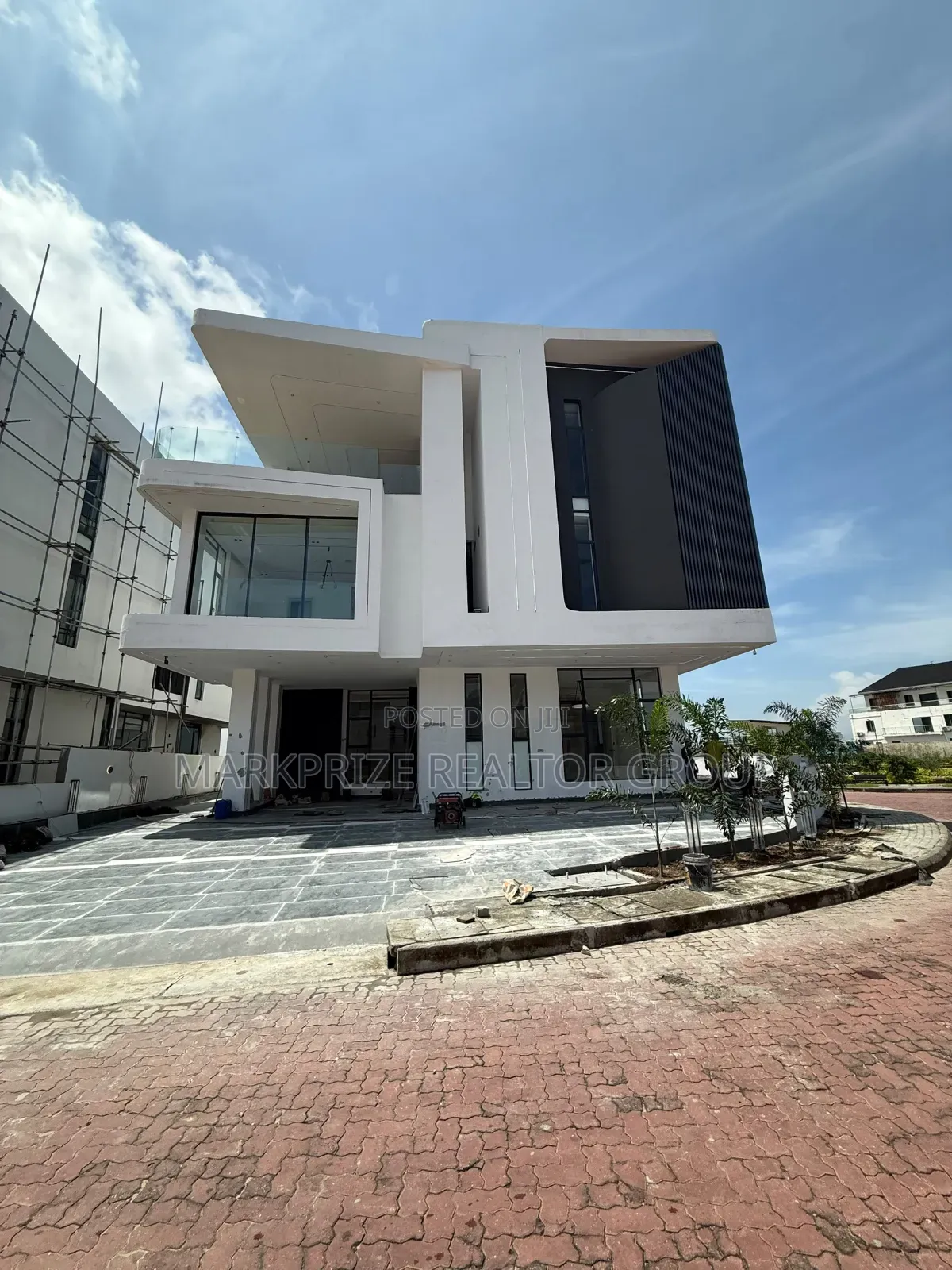 5bdrm Duplex in Osapa London Lekki for sale in Osapa london