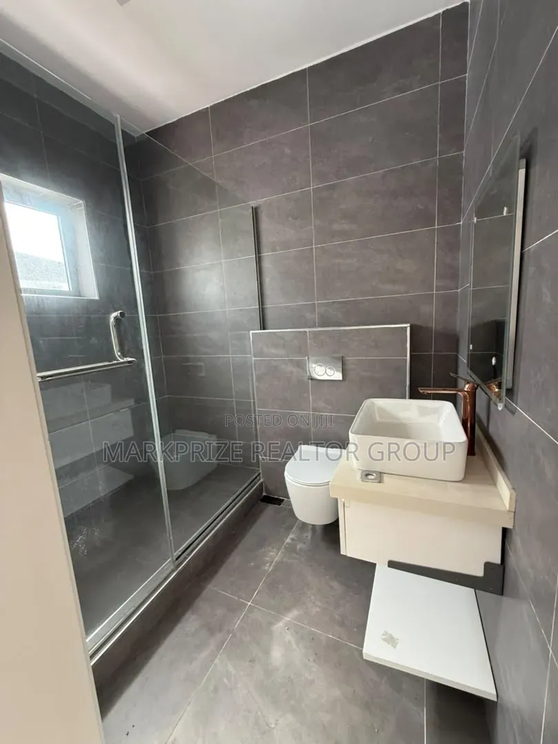 5bdrm Duplex in Osapa London Lekki for sale in Osapa london
